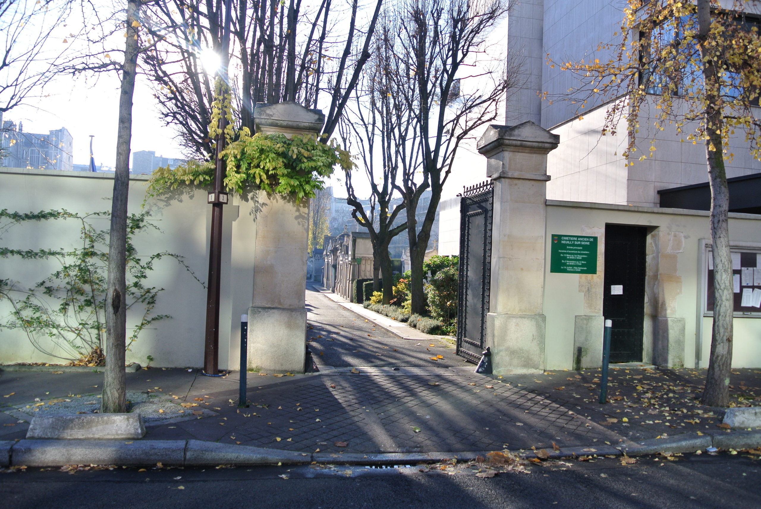52 célébrités du cimetière ancien de Neuilly-sur-Seine (92) !