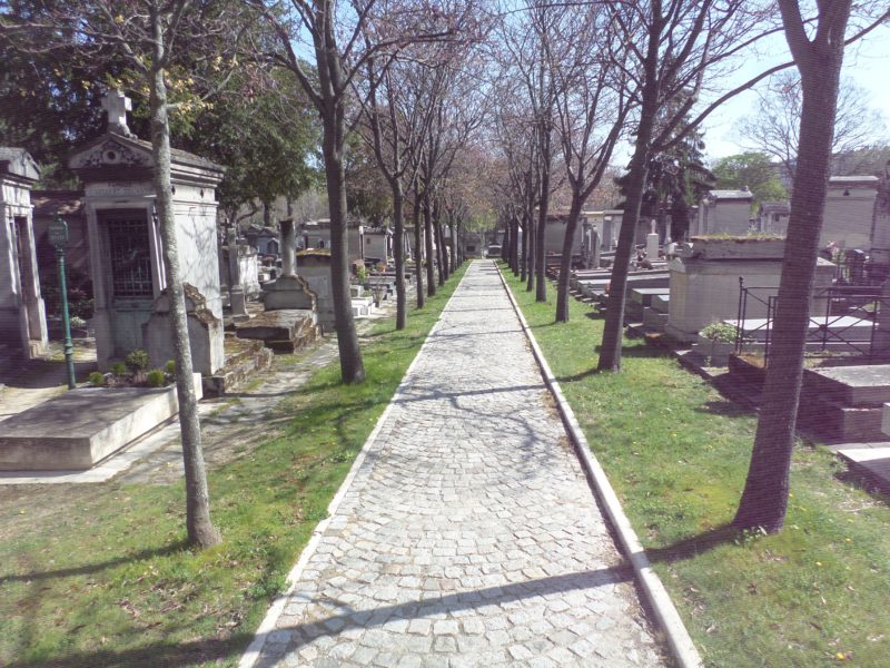 Humour et esprit au cimetière Montparnasse : 200 ans d’Histoire (et d’histoires !), de Baudelaire à Sartre, Gainsbourg et Jacques Chirac ! (Sans réservation).