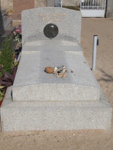 Saint Benoît sur Loire Tombe de Max Jacob